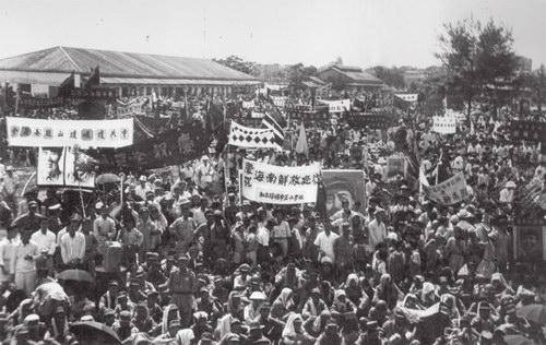 1950年解放海南岛,台湾报纸是怎么报道的?用了6个字自我安慰!