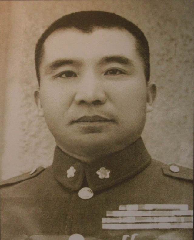 原创张灵甫兵败战死前留下两封遗书,一给蒋一给妻,是真还是假?