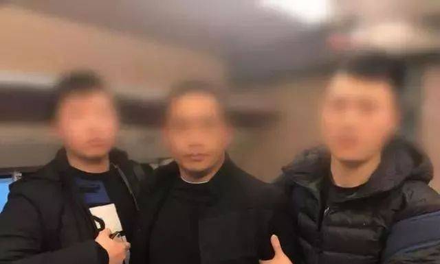 警方摧毁一条由潜江至启东的贩毒网络!缴获毒品1公斤,抓获20人!