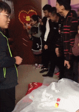 搞笑gif图:用你的意念来好好体会一下我的表情吧