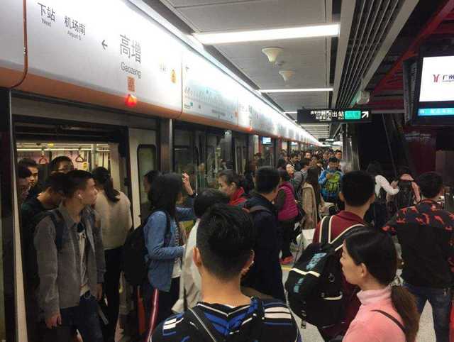 原创中国最拥挤的地铁线,广州人闻之色变,上下班坐地铁全靠挤