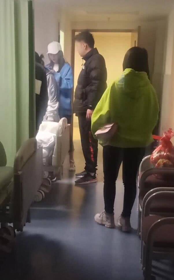 原创沈梦辰爸爸生病住院,海涛全家去探望,沈梦辰全天照顾爸爸超孝顺