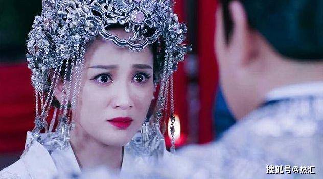 赵丽颖:我嫁衣绿色,陈乔恩:我嫁衣白色,吴倩:黄