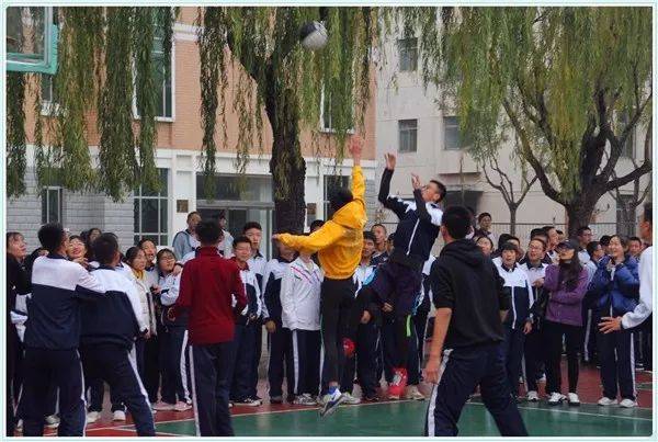 "篮"不住你的风采 ——宁阳一中第二十届校园文化节班级篮球比赛开幕