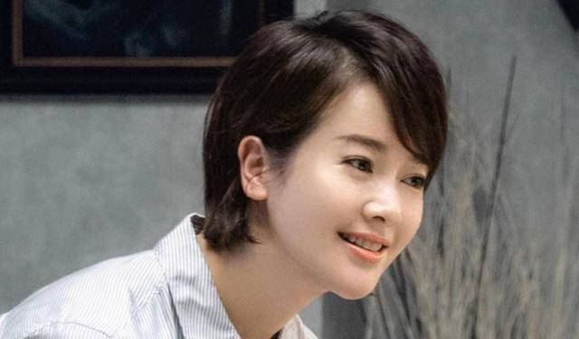 42岁左小青近照曝光,风韵犹存越来越像许晴,美貌或成最大困扰