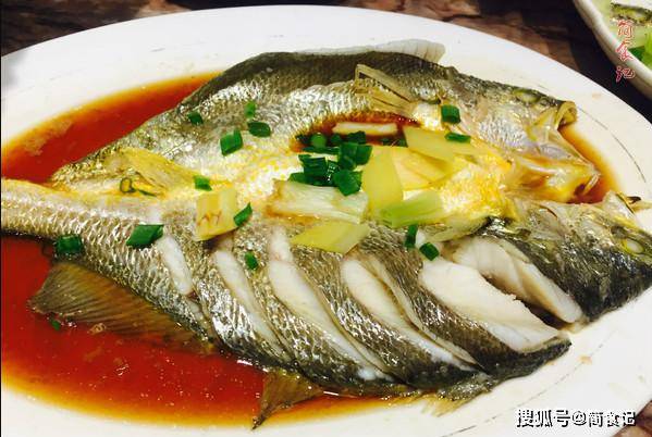 不管蒸什么鱼,去腥加盐加料酒是不对的!这样做