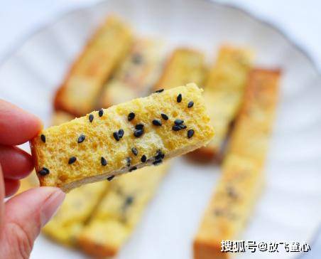 教你简单好吃的快手早餐做法,香烤吐司条,香酥