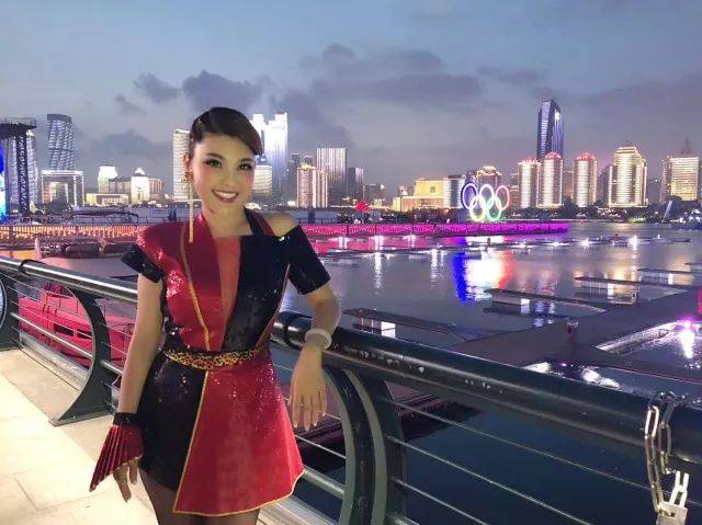今晚17:48,22:30,一睹"铿锵玫瑰"乌兰图雅风采!