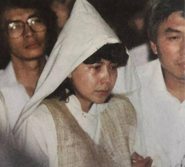 原创她与邓丽君齐名,丈夫去世后,为他生下女儿,至今没再嫁人