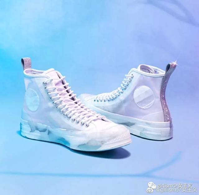 grace gift 刚刚的grace gift,就有可爱小雪花的化妆包和小小双肩包