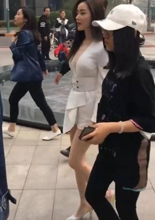 看到张天爱和吉娜旧照,就知道男人喜欢的肉多是什么样