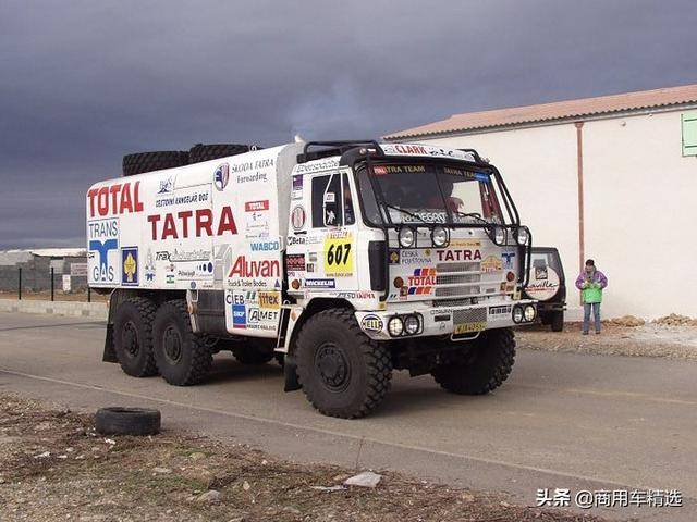 在达喀尔庞大的后援车辆当中,太脱拉t815也是主流车型,凭借强大的越野