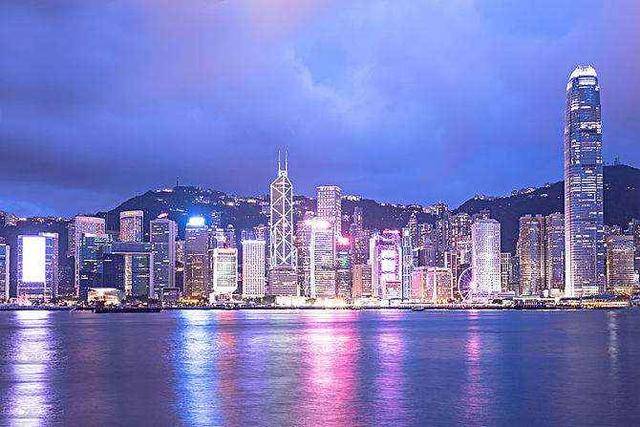 香港和上海,是小王认为最繁华2个的城市,让我心驰神往
