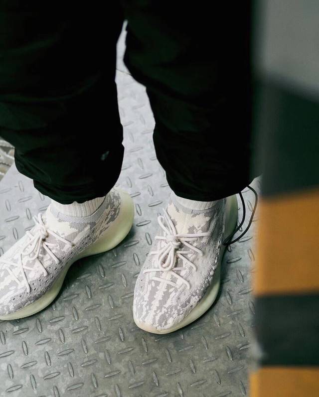 阿迪达斯椰子yeezy380v3boostaline外星人跑鞋
