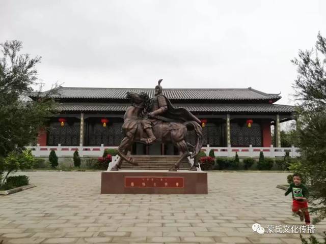 旅居香港蒙氏宗亲(海南定安巡崖籍)蒙辉武先生携夫人张佩文女士海南