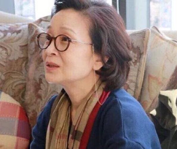 62岁老戏骨杜源,和妻子是青梅竹马,自嘲家中地位不如狗