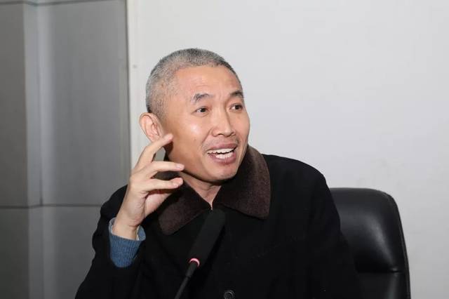 河南大学中原发展研究院副院长朱世欣发言,她以对焦