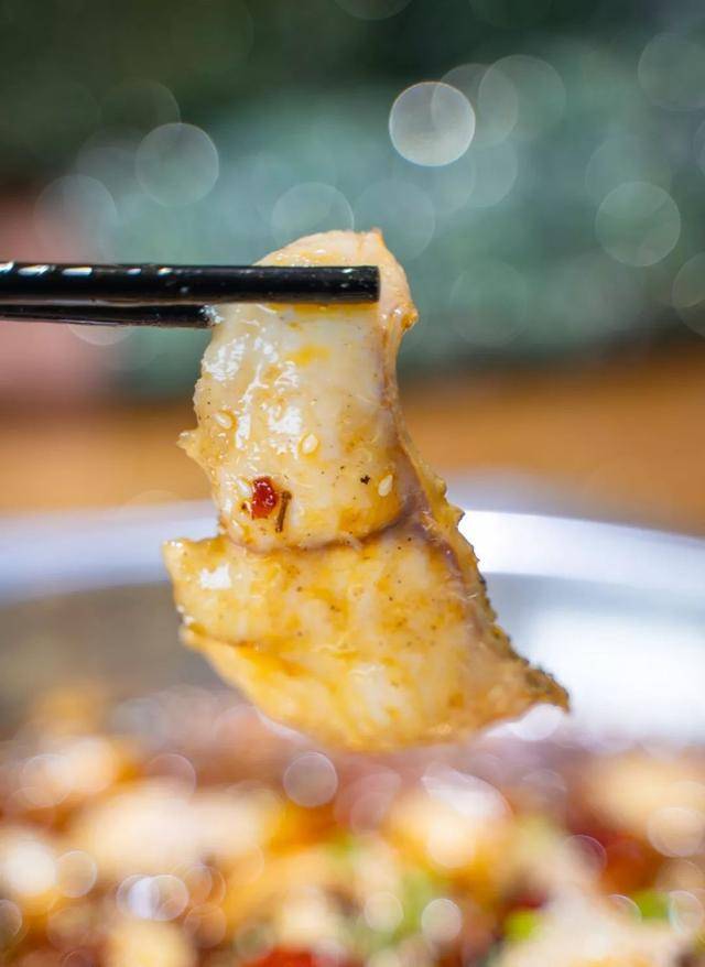 鲜鱼火锅也疯狂!现杀活鱼随便挑