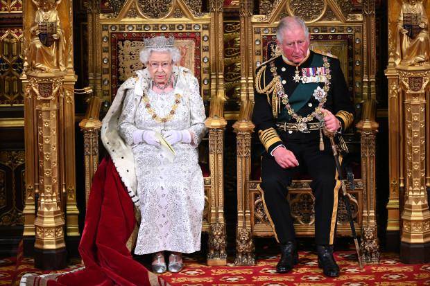 英女王或于18个月后退休,查尔斯地位空前稳固,安德鲁彻底出局