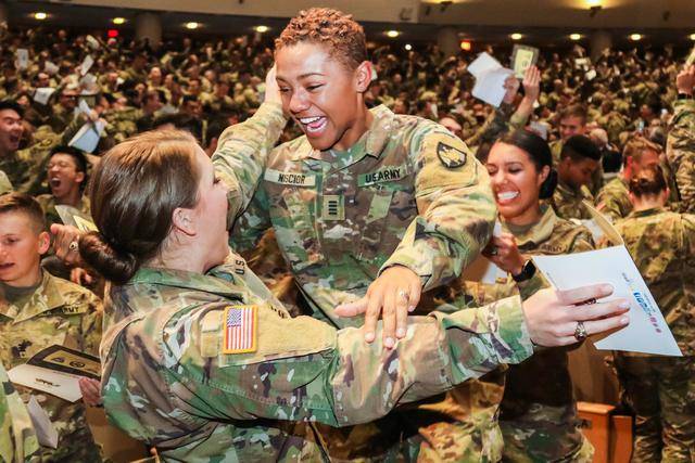 美国陆军西点军校2020年毕业生分配兵种仪式!