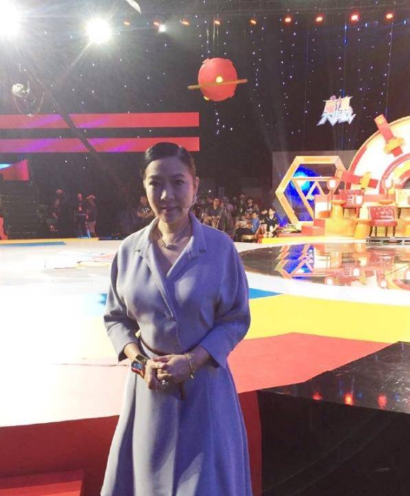 57岁沈丹萍与71岁德国老公近照20岁混血女儿美艳