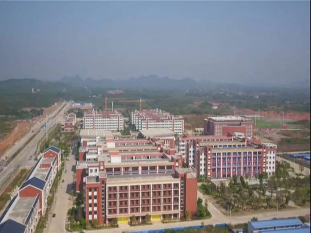 广西医科大学武鸣校区首批6000余名学生陆续入驻