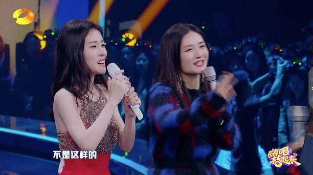 在最新一起《嗨唱转起来》, 谢娜和张碧晨就欢乐同框了.