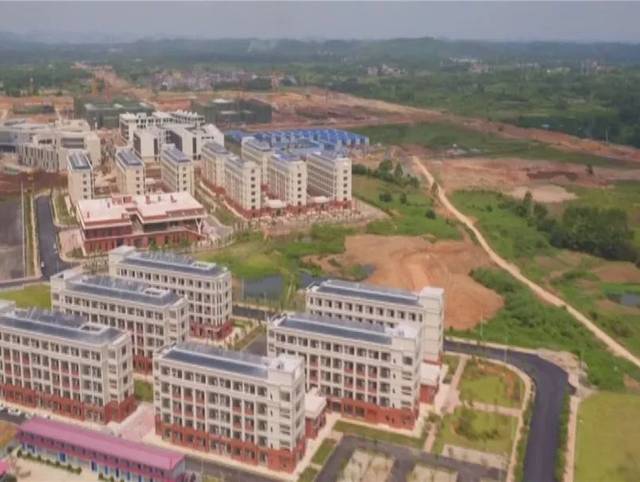 广西医科大学武鸣校区首批6000余名学生陆续入驻
