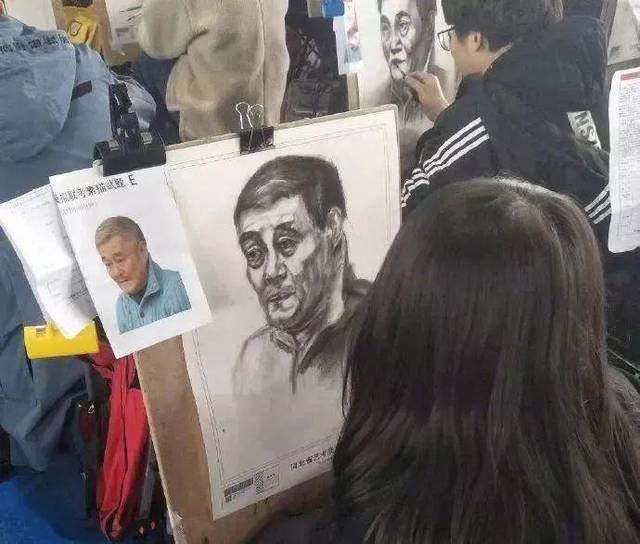 搞笑趣图:艺考素描画赵本山大叔,画得都很生动就是没一个像赵本山的