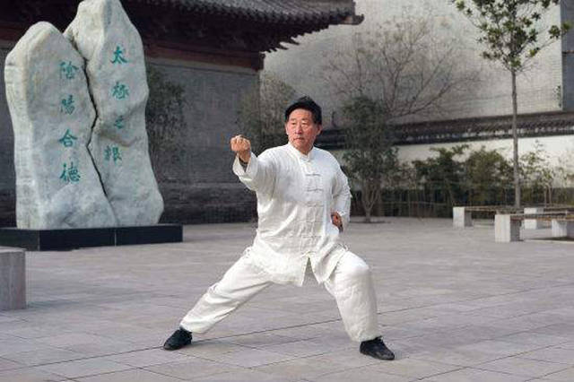 太极拳"丹田内转"的练习步骤和方法