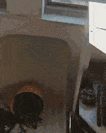搞笑gif:姑娘,你的假发掉了,我帮你戴上吧!