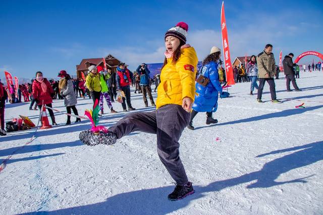 张掖祁连山国际滑雪场12月10日正式营业