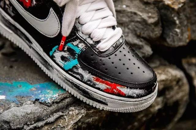 权志龙联名nike air force 1 "para-noise""刮刮乐"鞋子你见过吗?