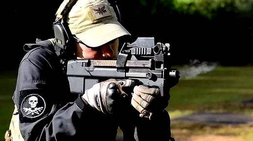 当年被称为最强冲锋枪的fn-p90到底有多强?百米之内无