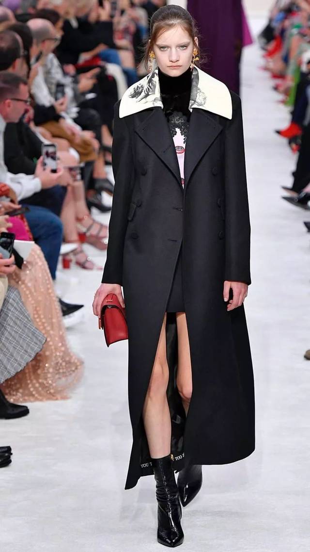 jacquemus,max mara 2019秋冬秀场 不过,黑大衣最大的缺点是容易穿得