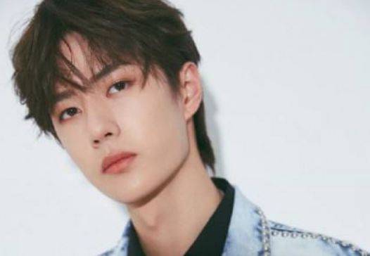 天天向上王一博搭档孟鹤堂周九良说相声十分好笑,还搞怪自称王鸭