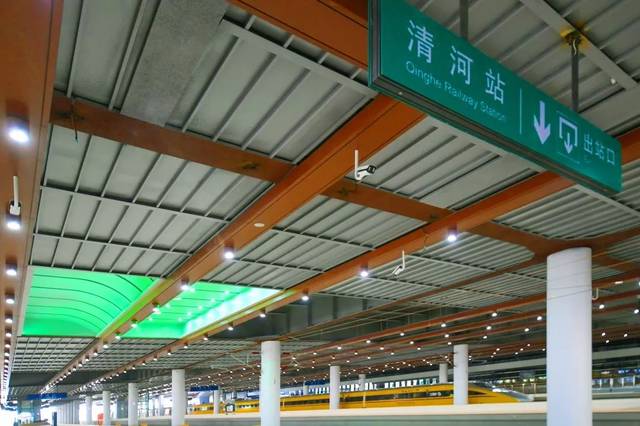 基于北斗卫星和gis技术,设计者在京张高铁部署了一张"定位"大网,能够图片