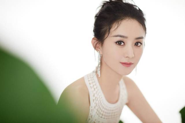 步伐魔性,把抖肩舞跳成了扭秧歌