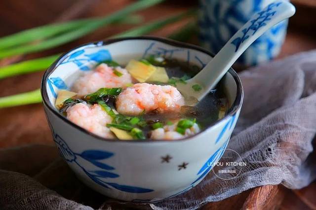 天冷了多喝汤,紫菜汤这样做,鲜上加鲜,喝一次天天想做