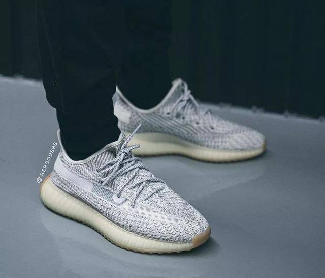 yeezy 350v2新"氧化天使"上脚香不香?省下洗鞋钱了