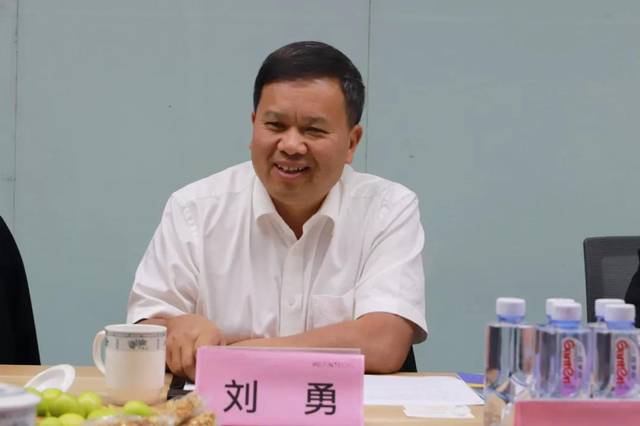 龙南经开区管委会主任,龙南县政府县长刘勇