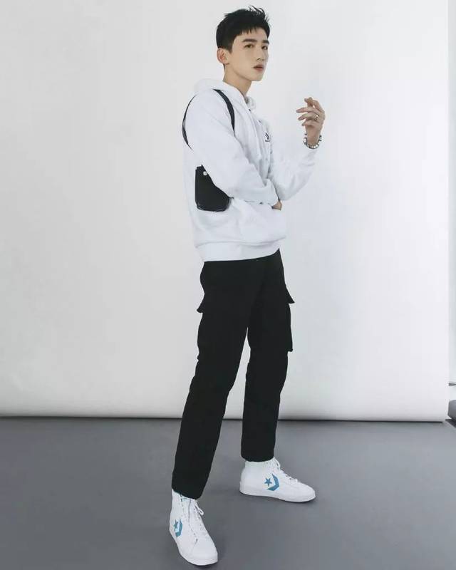 offway-很潮 白敬亭签约匡威,