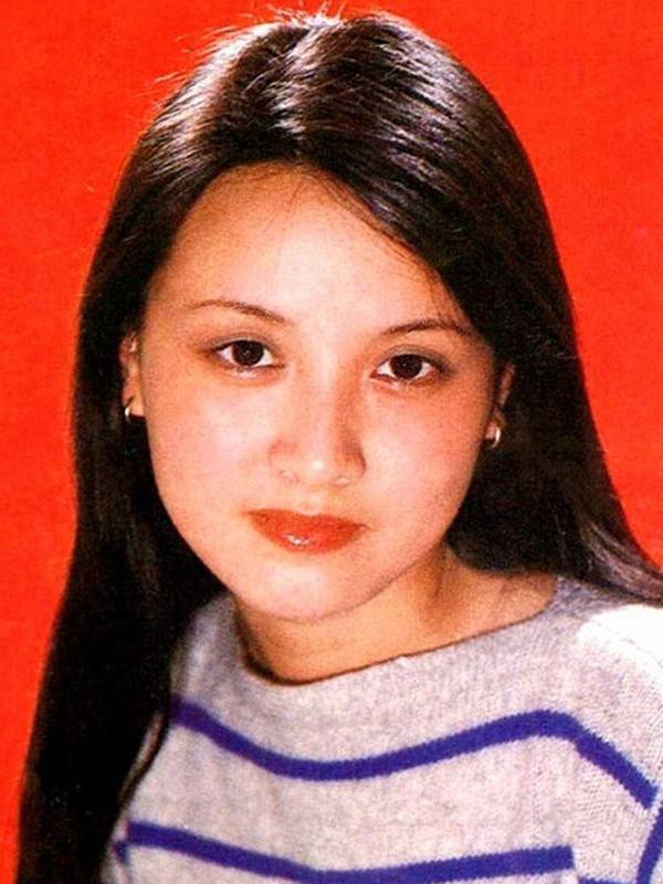 80年代女影星邓婕,罕见老照片,年轻时是个大美女