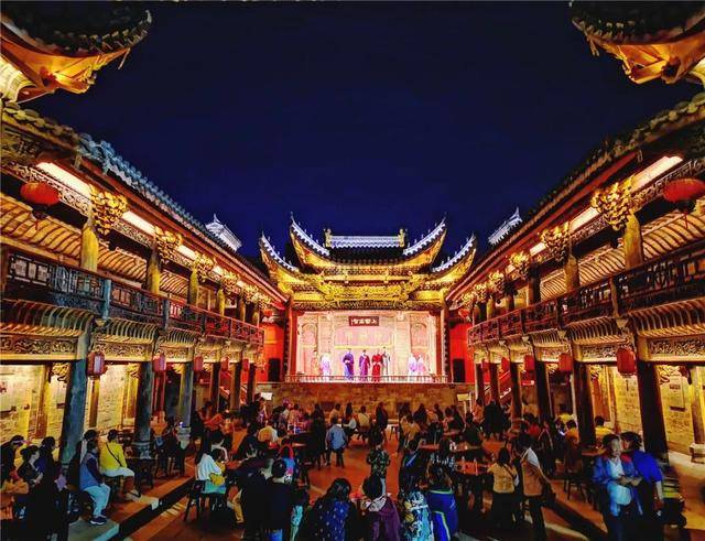 梨园堂是鸠兹古镇精粹中的精粹,就算你不听戏曲,但请记得一定要去看