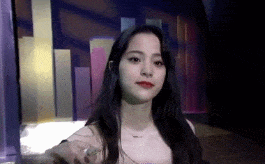 爱奇艺尖叫之夜你们看了吗,其中有一个怼脸签名的环节真的让人看了想