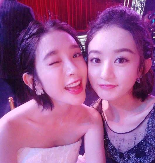 张若昀唐艺昕大婚,赵丽颖穿长款风衣现身机场,网友:参加婚礼?
