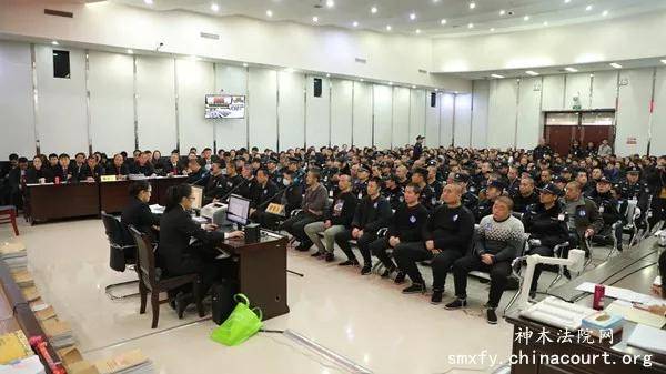 神木法院公开开庭审理李正,李森等44人涉黑案