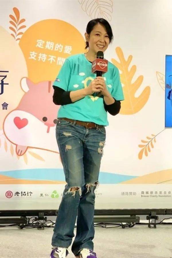 刘若英素颜亮相,眉尾秃了脸还蜡黄,毫不遮掩很真实啊!