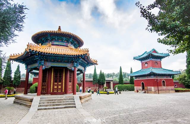 嘉应观位于武陟县嘉应观乡,也称作黄河龙王庙和庙宫.