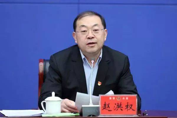 市委常委,政法委书记赵洪权主持会议.